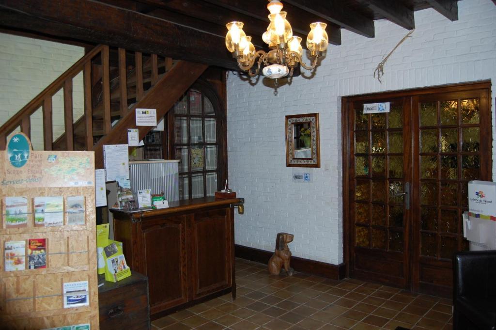 Auberge Du Bord Des Eaux - Demi-Pension Assuree Sur Reservation Saint-Amand-les-Eaux Exterior photo