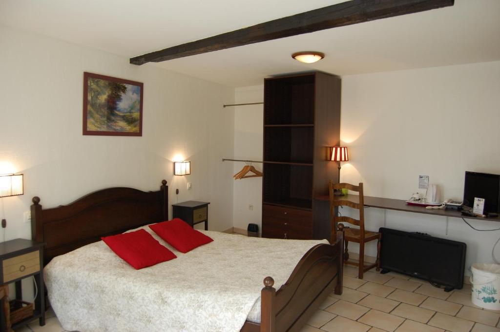 Auberge Du Bord Des Eaux - Demi-Pension Assuree Sur Reservation Saint-Amand-les-Eaux Room photo