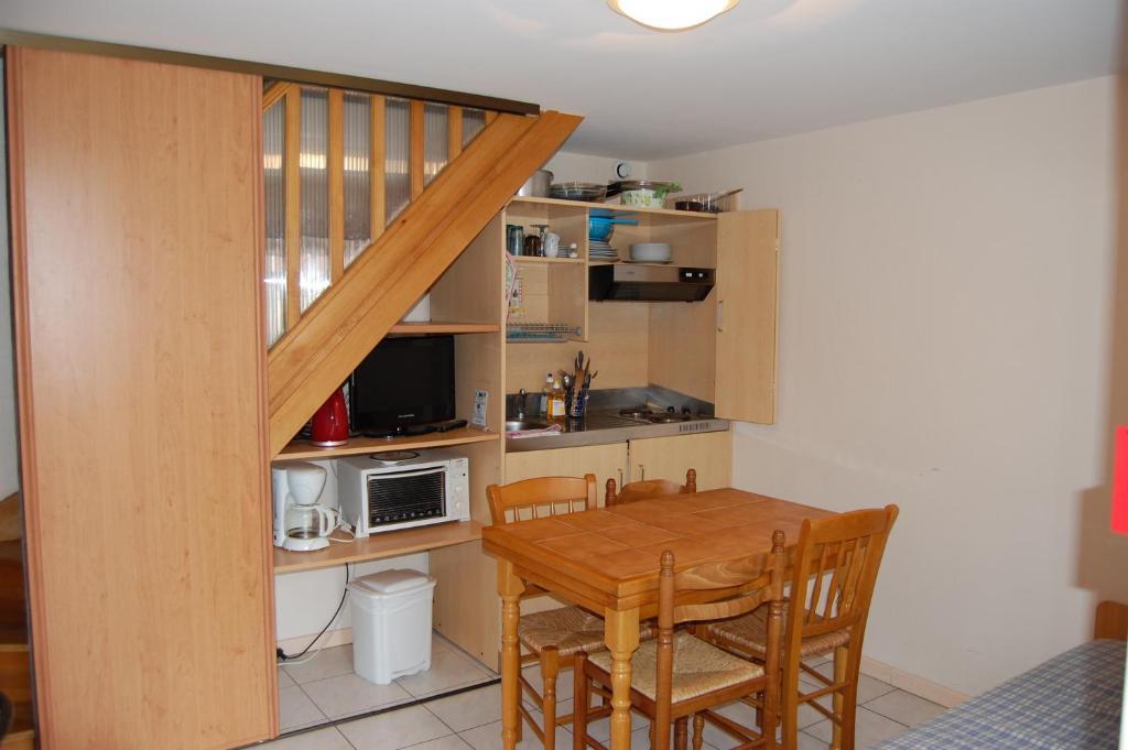Auberge Du Bord Des Eaux - Demi-Pension Assuree Sur Reservation Saint-Amand-les-Eaux Room photo