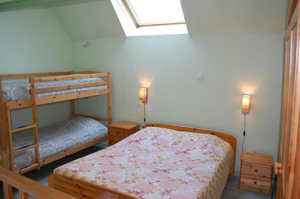 Auberge Du Bord Des Eaux - Demi-Pension Assuree Sur Reservation Saint-Amand-les-Eaux Room photo