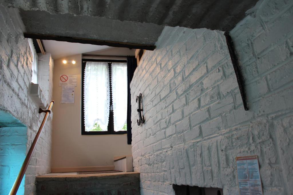 Auberge Du Bord Des Eaux - Demi-Pension Assuree Sur Reservation Saint-Amand-les-Eaux Room photo