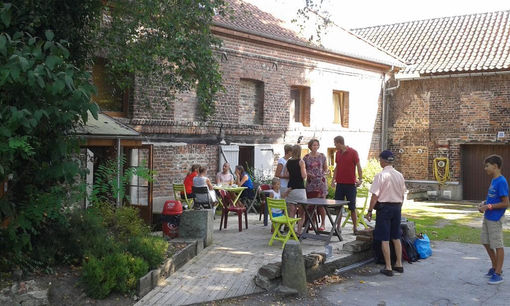 Auberge Du Bord Des Eaux - Demi-Pension Assuree Sur Reservation Saint-Amand-les-Eaux Exterior photo