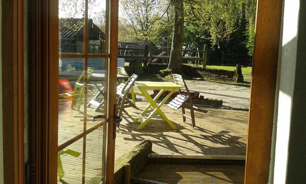 Auberge Du Bord Des Eaux - Demi-Pension Assuree Sur Reservation Saint-Amand-les-Eaux Exterior photo